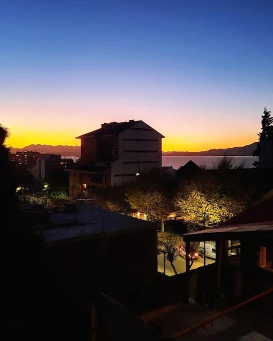 Nuevo Piso Centrico Con Vista Al Lago 2 O 3 Personas 1 Mascota Ok Apartment San Carlos de Bariloche Exterior photo